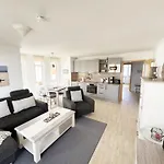 Haus Ruegenscher Bodden Whg 06 Mit Meerblick *