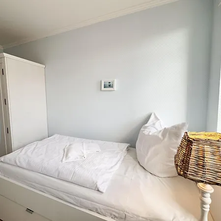 Haus Ruegenscher Bodden Whg 06 Mit Meerblick