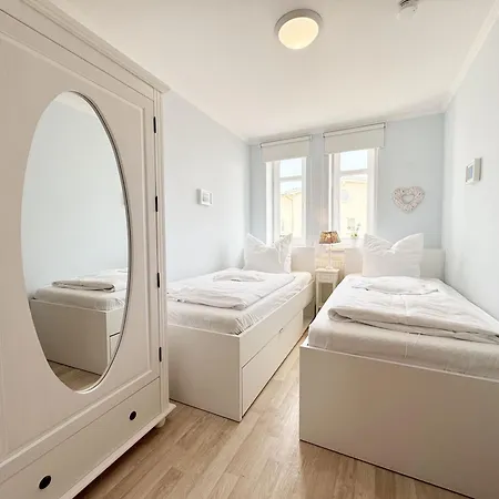 Haus Ruegenscher Bodden Whg 06 Mit Meerblick 아파트 *